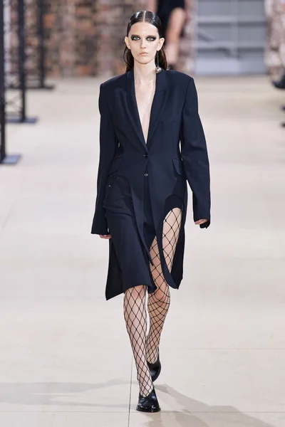 Look 1